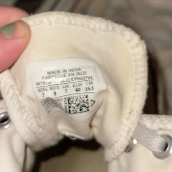 Converse Shoes Men’s 7 Women’s 9 - Picture 5 of 8